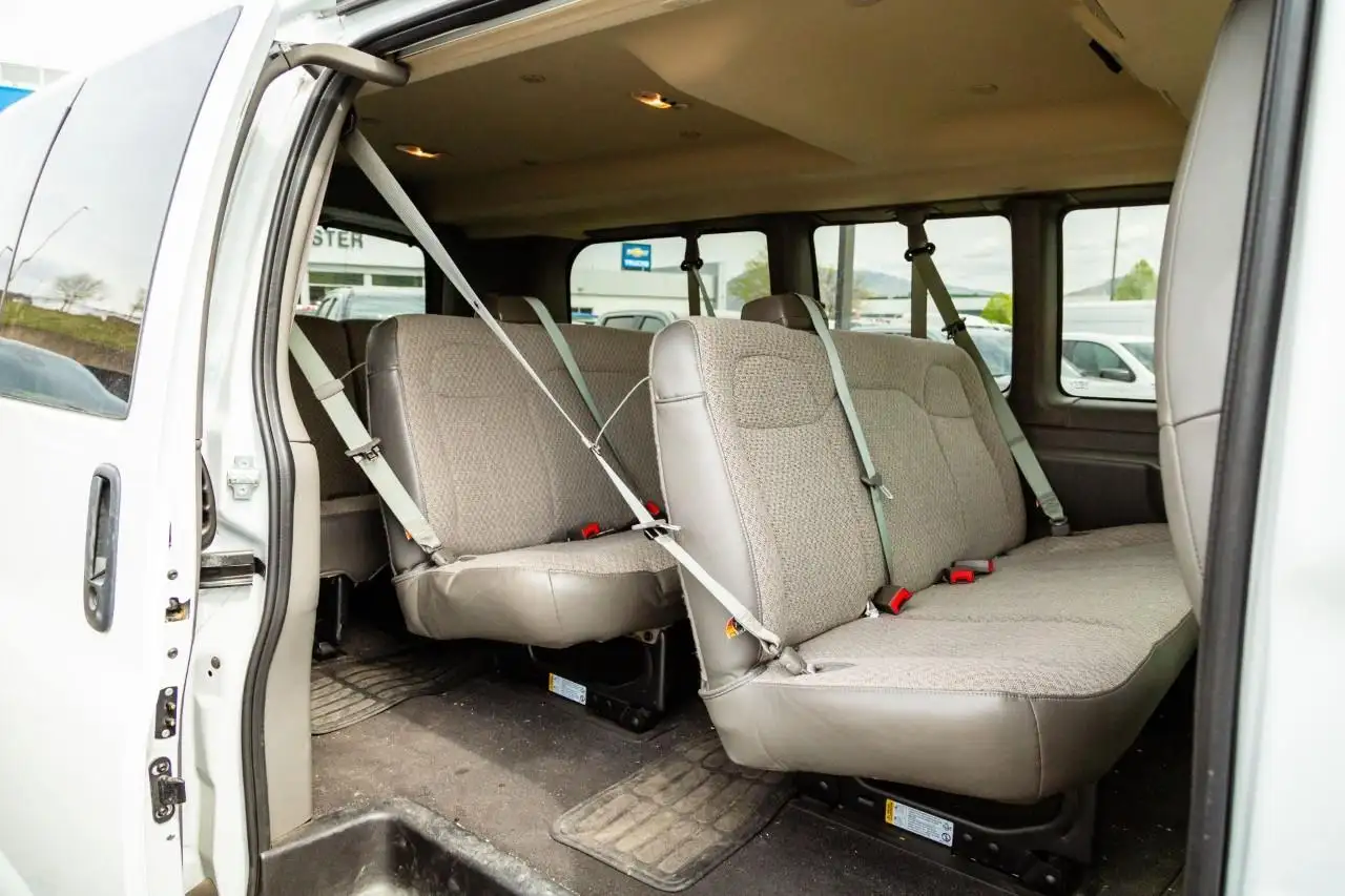 Chevrolet Express Passenger снимка Chevrolet Express Passenger