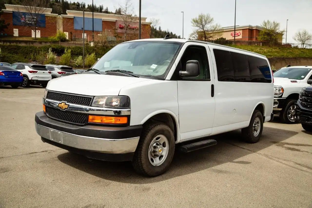 Chevrolet Express Passenger снимка Chevrolet Express Passenger