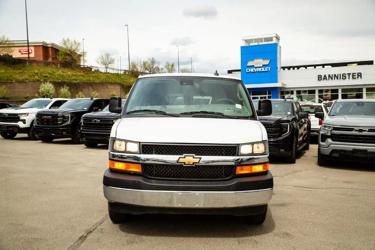 Chevrolet Express Passenger снимка Chevrolet Express Passenger
