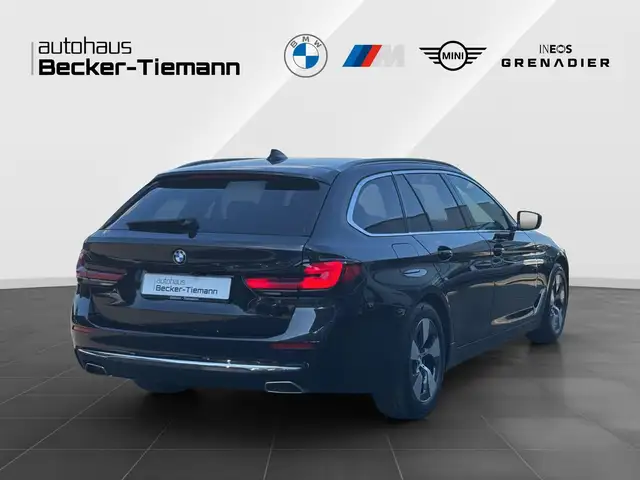 BMW 5 Series view 6