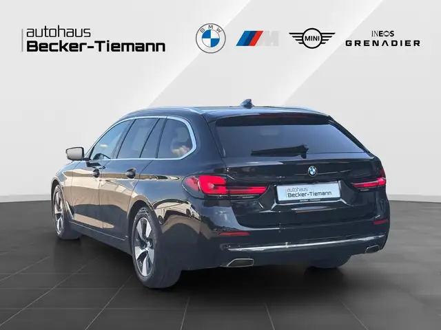 BMW 5 Series view 4