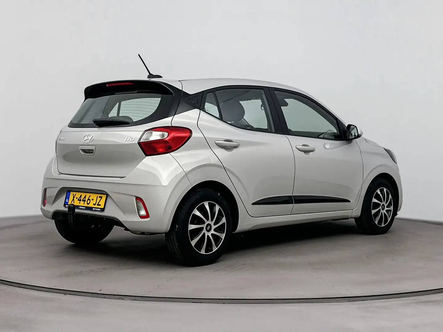 Hyundai i10 1.0 COMFORT *| NAVI via APPLE CAR PLAY & ANDROID A Grijs - 2