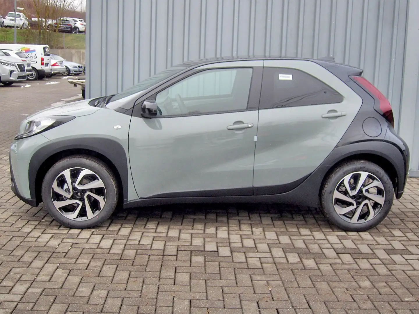 Toyota Aygo X 1.0 VVT-i Teamplayer Kamera, AppleCarPlay Grau - 2