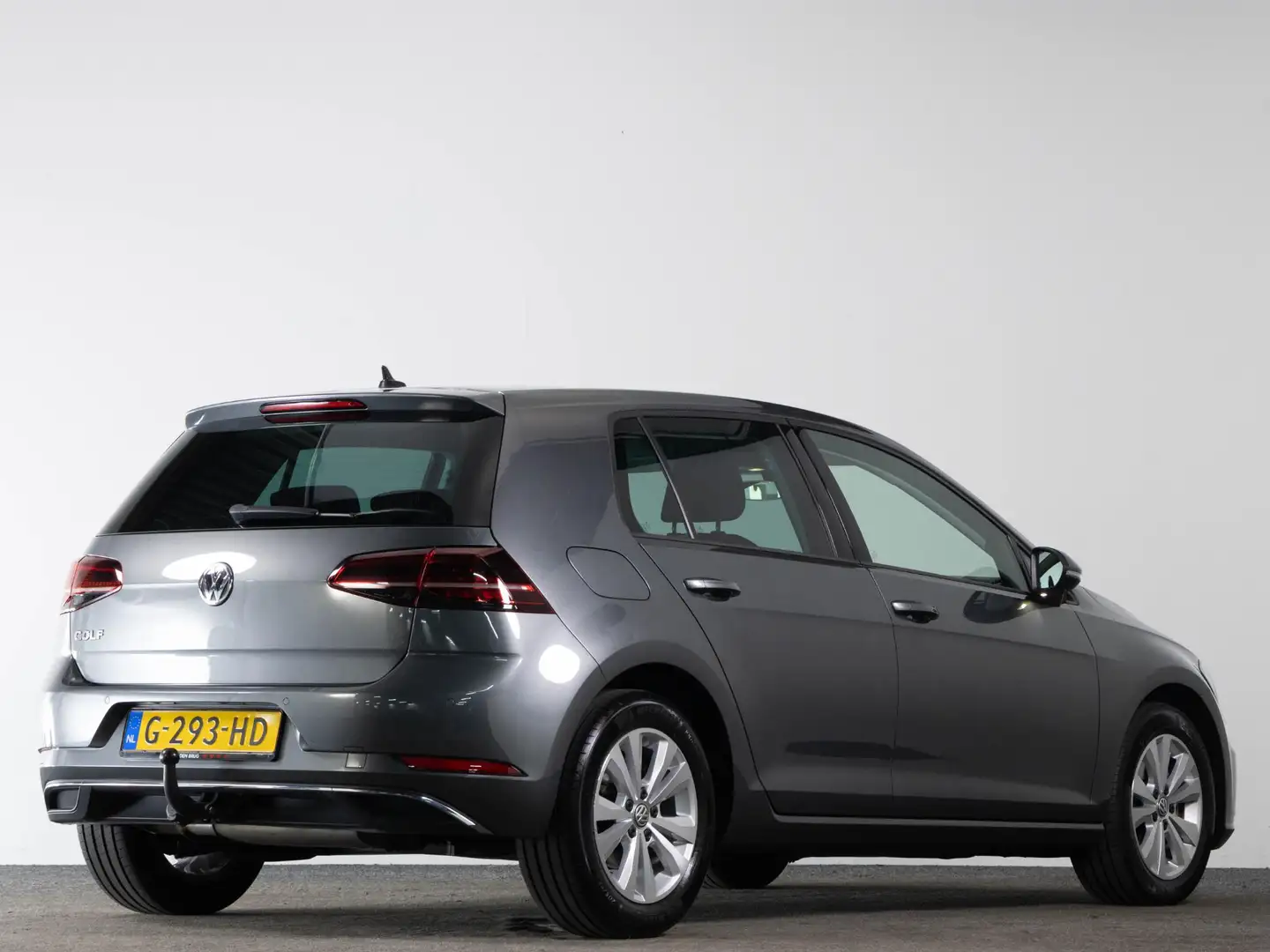 Volkswagen Golf 1.6 TDI 115 PK DSG Comfortline Business | Navigati Grijs - 2