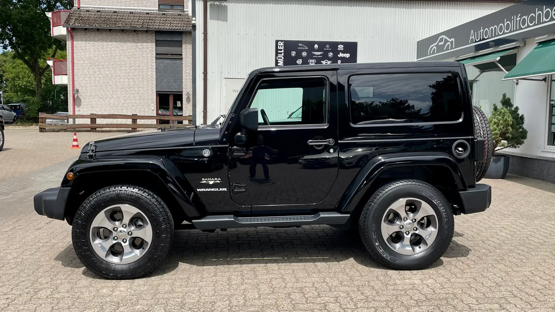 Jeep Wrangler Wrangler 2.8 CRD Aut."SAHARA"+LEDER+NAVI+LED+AHK Negro - 2