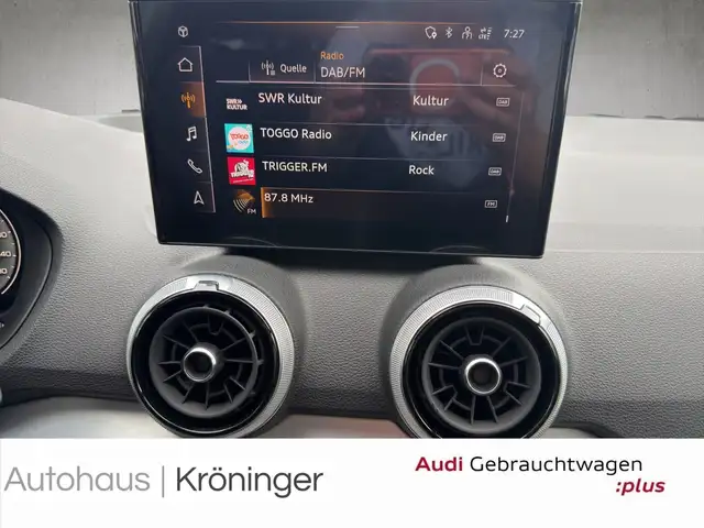 Audi Q2 view 15