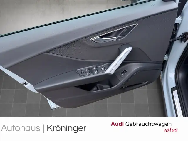 Audi Q2 view 8