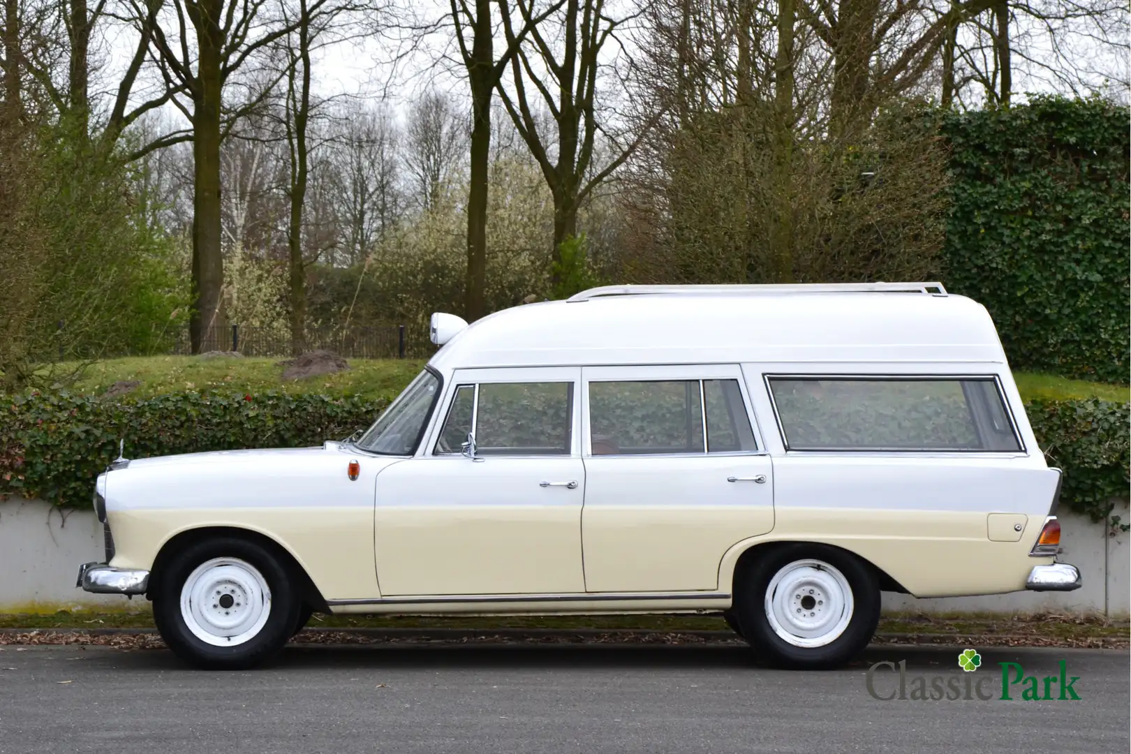 Mercedes-Benz 190 C Ambulance Білий - 2
