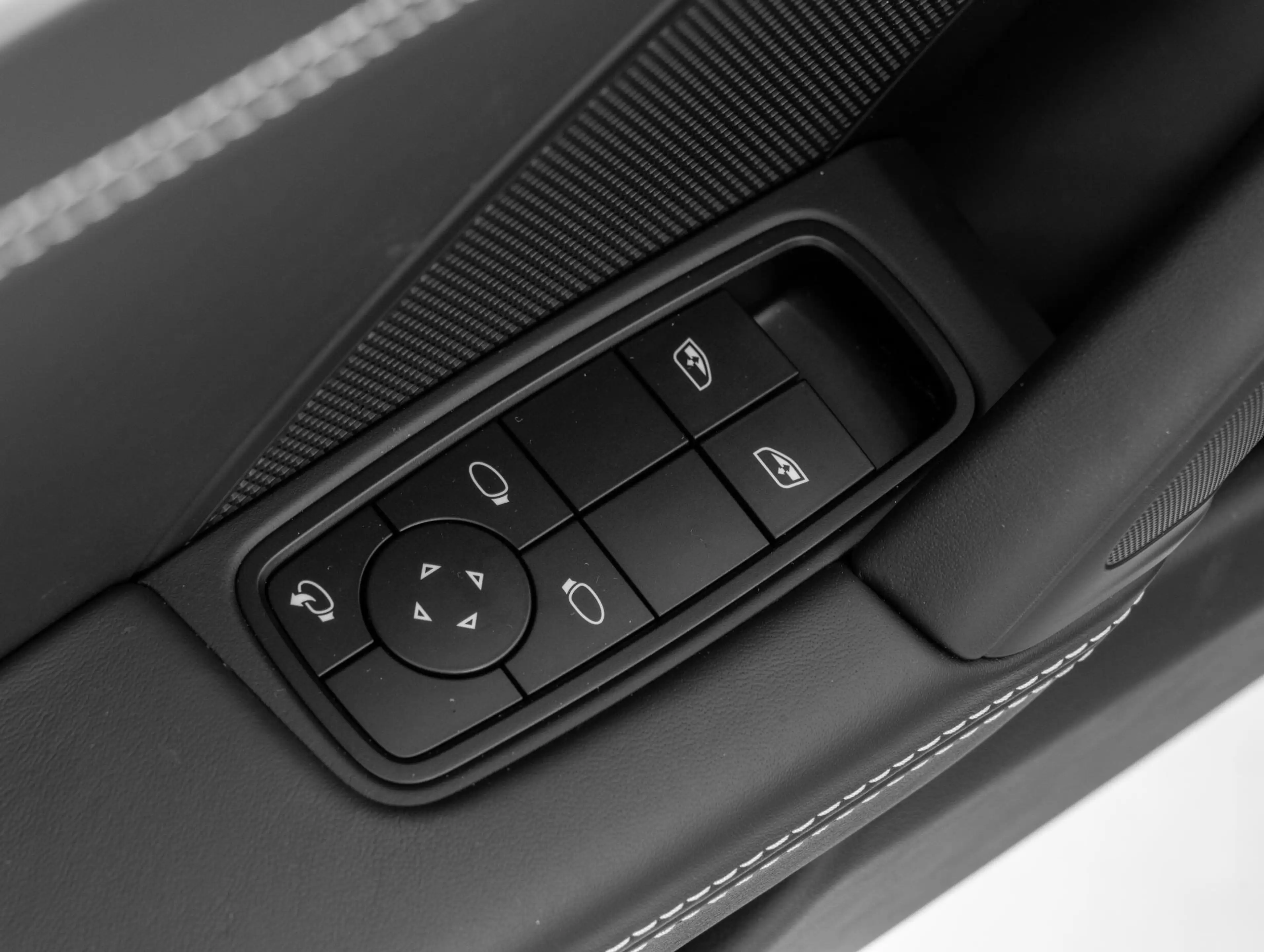 Porsche 992 Targa 4S — photo 34