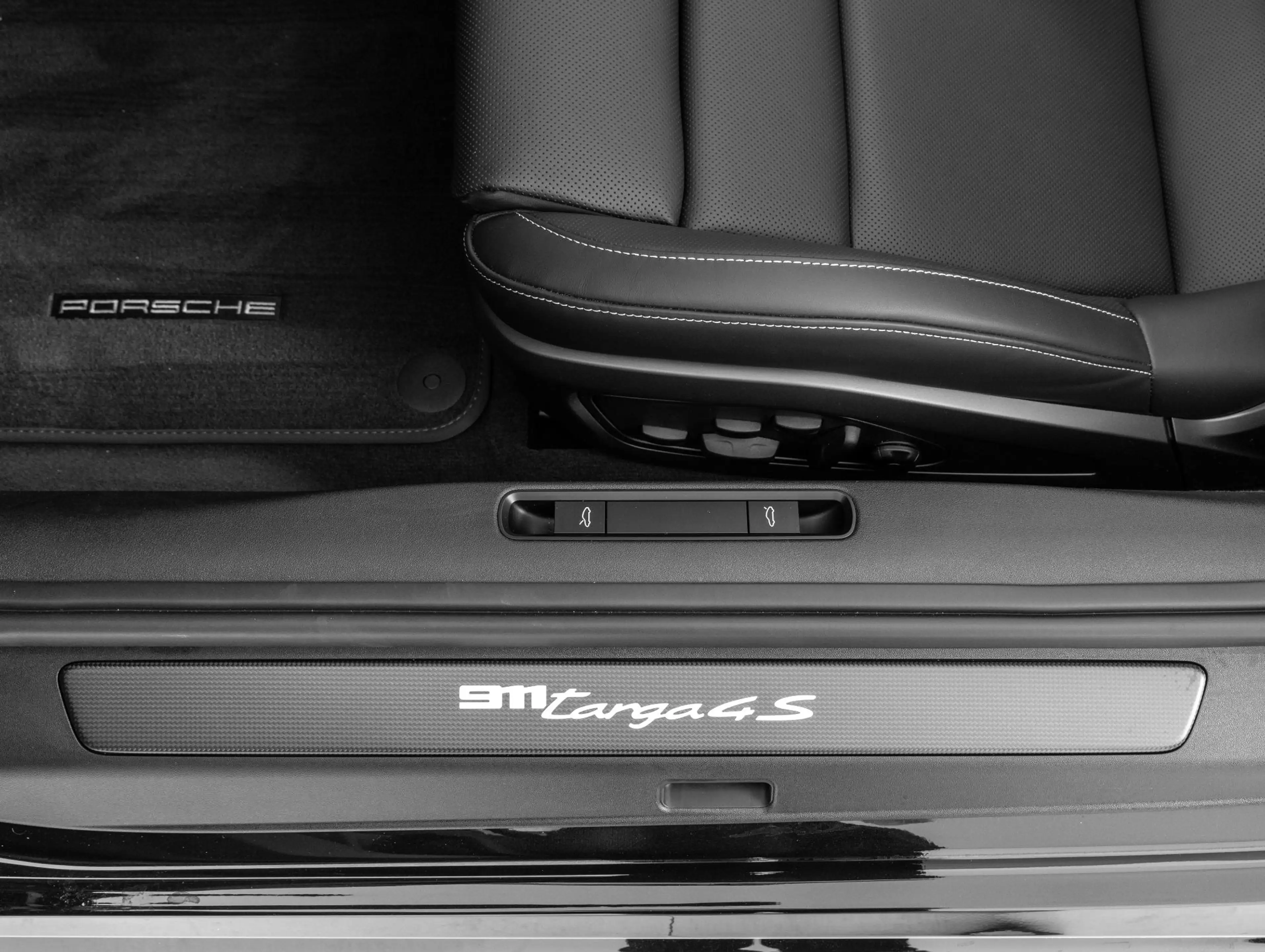 Porsche 992 Targa 4S — photo 29