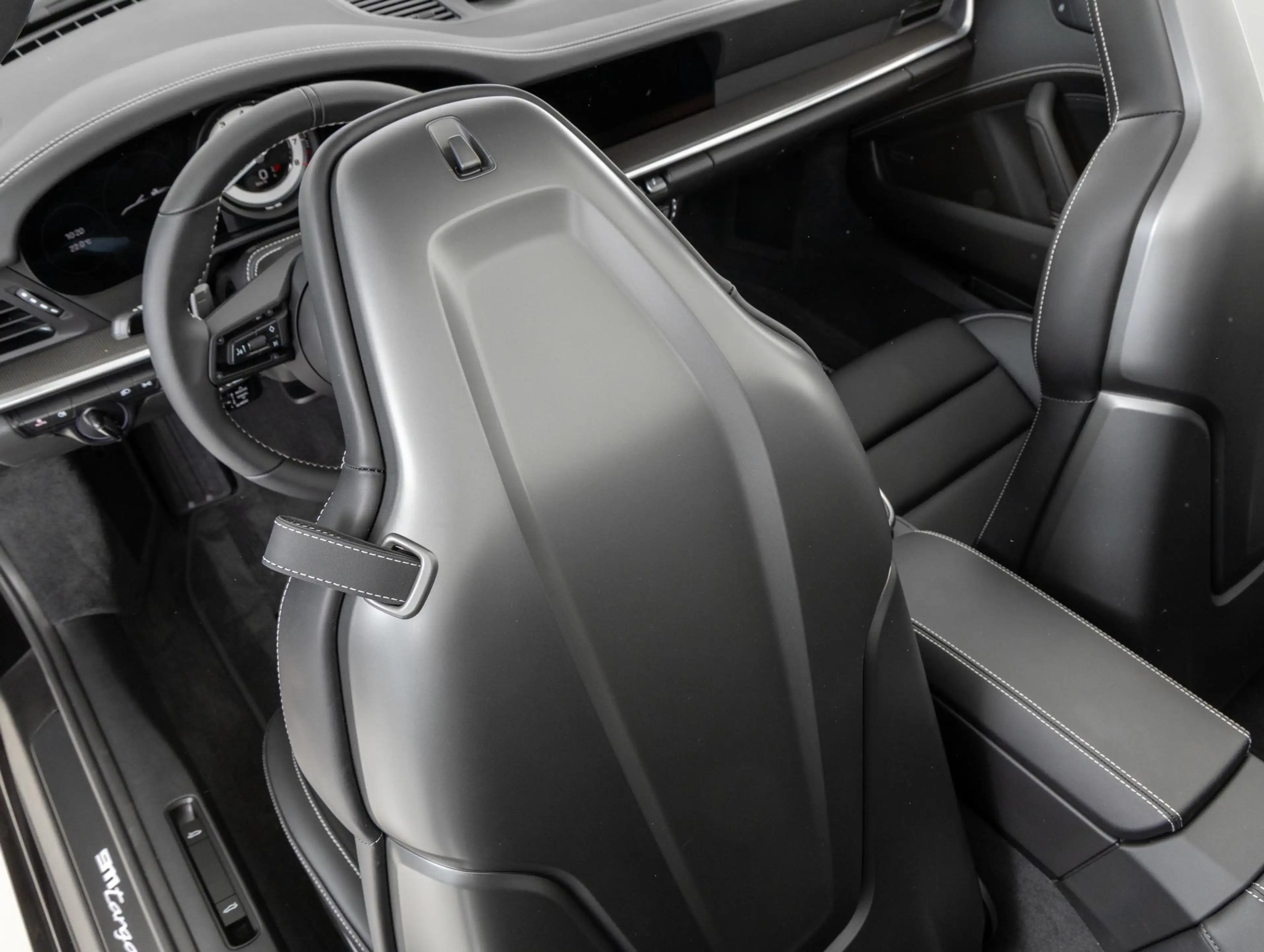 Porsche 992 Targa 4S — photo 40