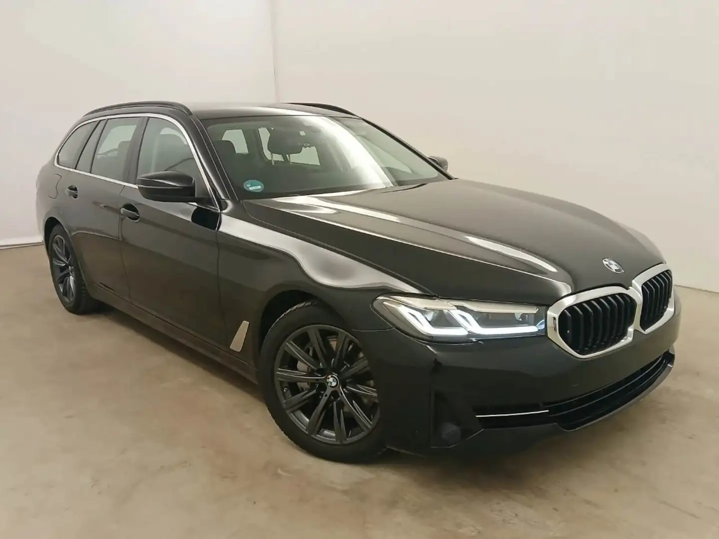 BMW 530 530d Touring xDrive LiveCockpitPro Driving+Park Schwarz - 2