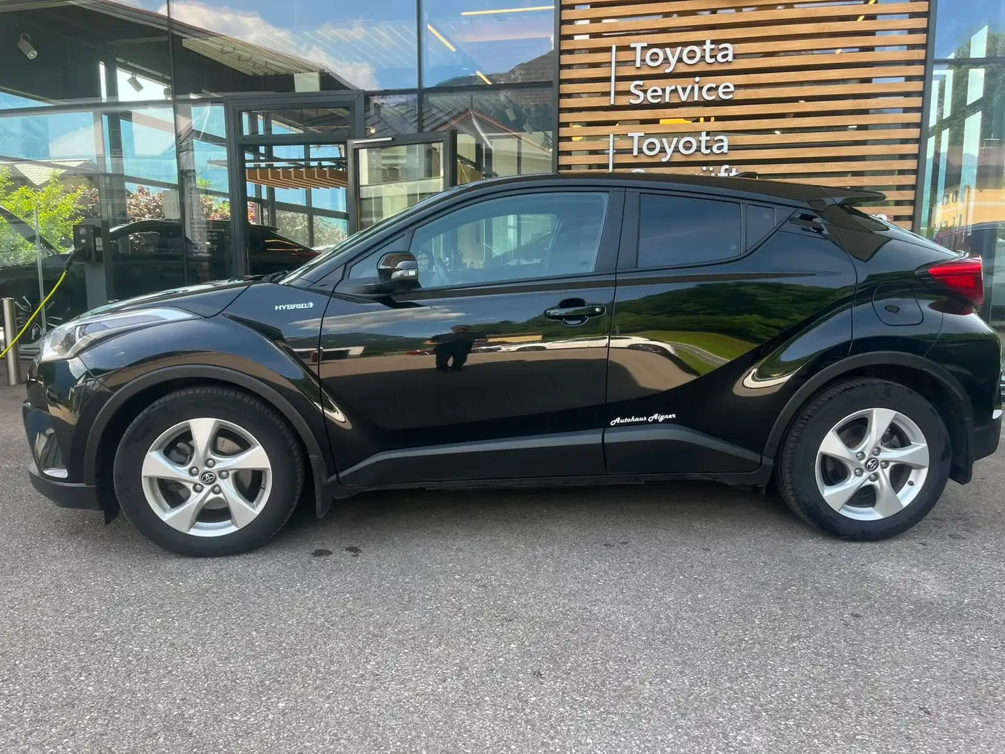 Toyota C-HR C-HR 1,8 Hybrid C-ENTER CVT C-ENTER Schwarz - 1