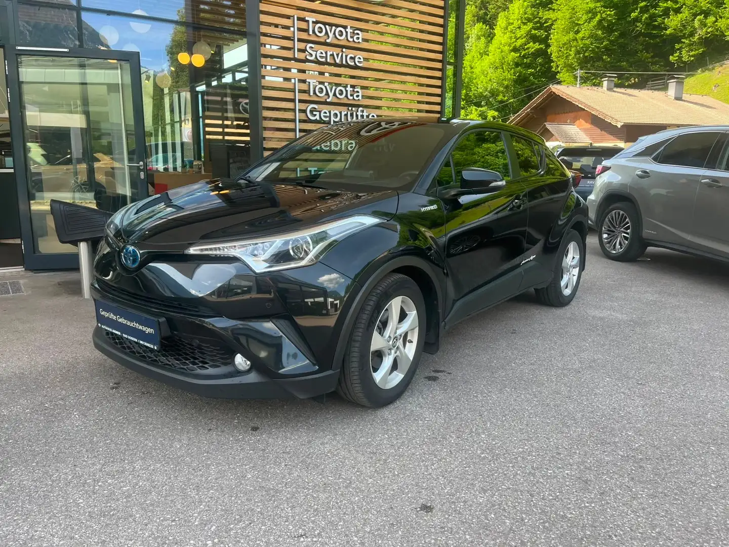 Toyota C-HR C-HR 1,8 Hybrid C-ENTER CVT C-ENTER Schwarz - 2