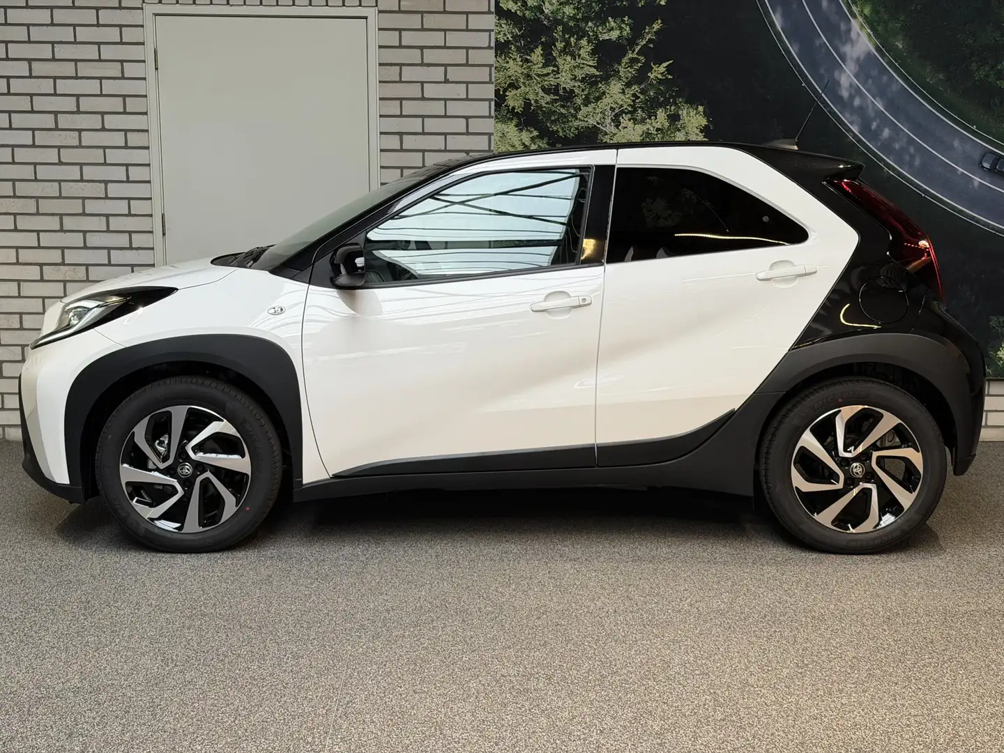 Toyota Aygo X 1.0 VVT-i MT Pulse Weiß - 2