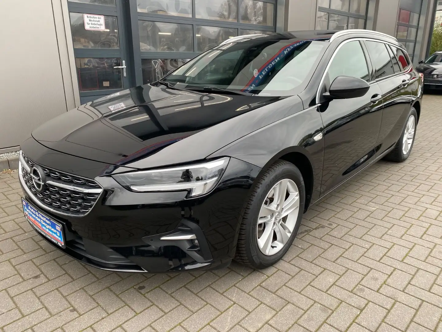 Opel Insignia B Sports Tourer Business AUTOMATIK*LED Noir - 1