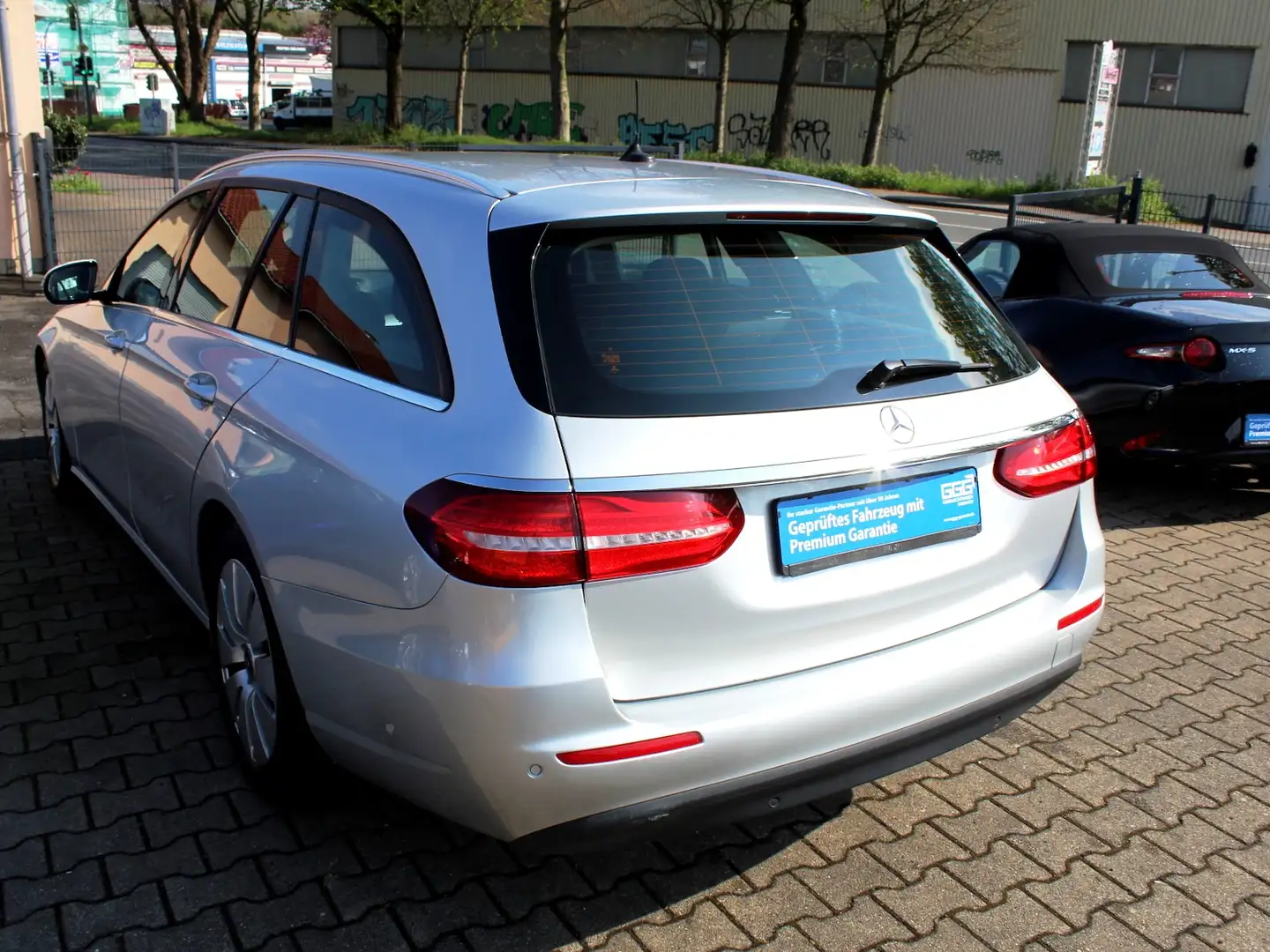 Mercedes-Benz E 220 d T Automatik Niveau AHK Kamera Allwetter Zilver - 2