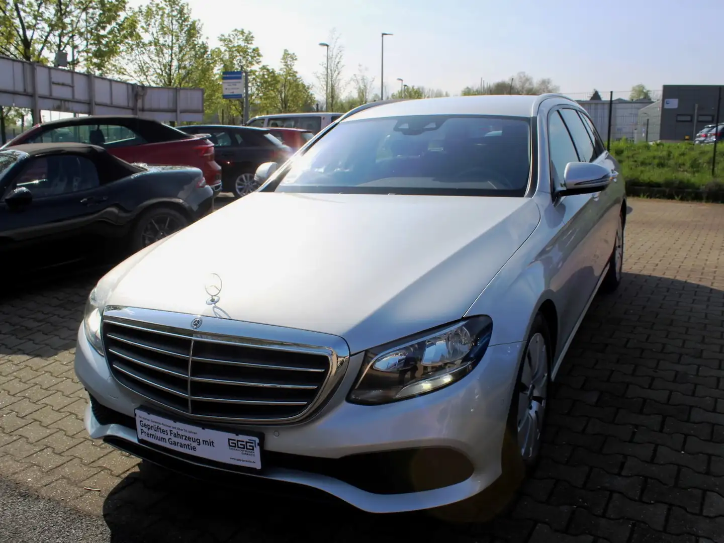 Mercedes-Benz E 220 d T Automatik Niveau AHK Kamera Allwetter Zilver - 1
