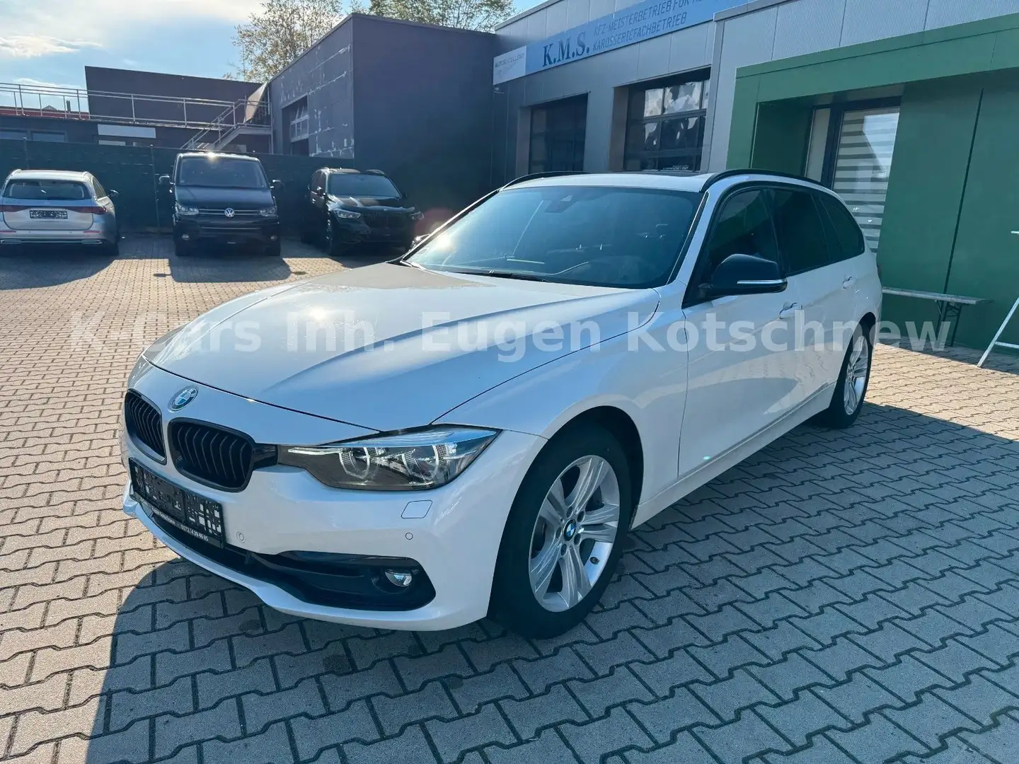 BMW 320 d xDrive M Sport*Pano*Kam*NaviPro*AHK*HeadUp Weiß - 1