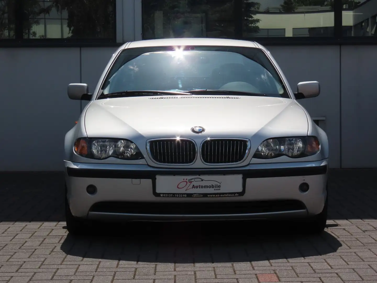 BMW 320 i Schalter 1. Hand Historie HU 09/26 Silber - 2