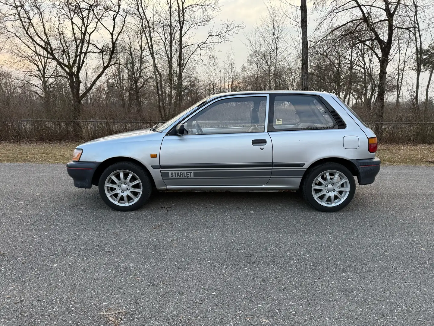 Toyota Starlet 1.3 mit 2 Jahre TÜV - 2
