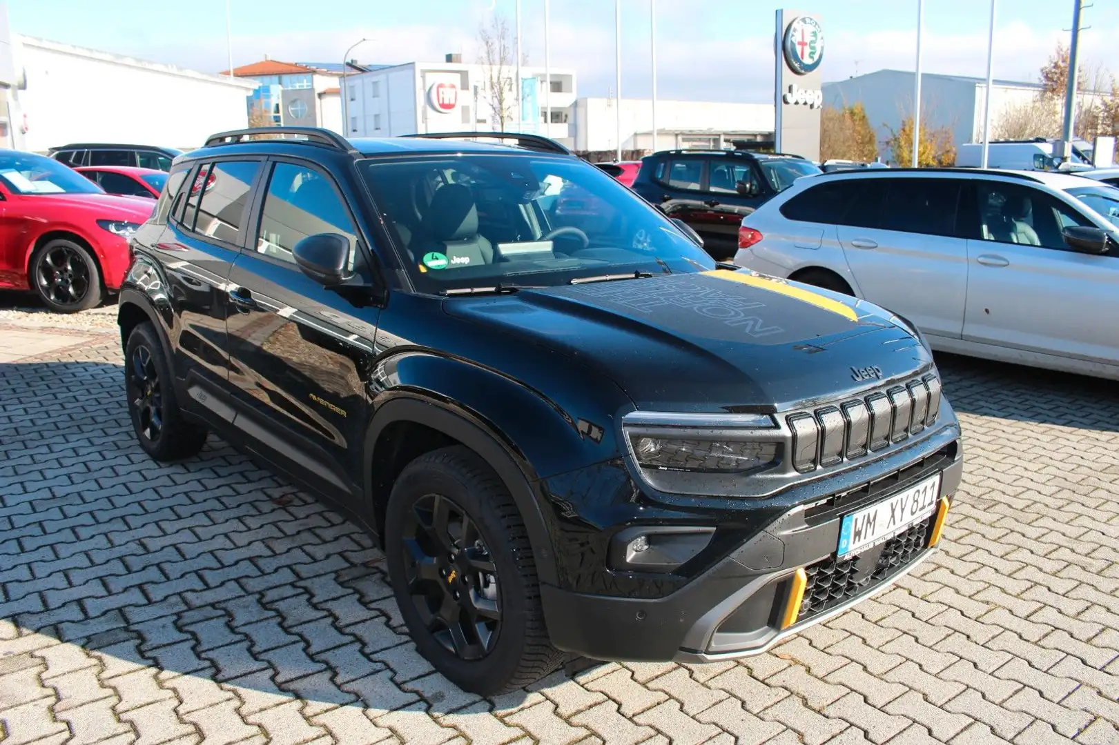 Jeep Avenger The North Face Mild-Hybrid 4xe Schwarz - 1