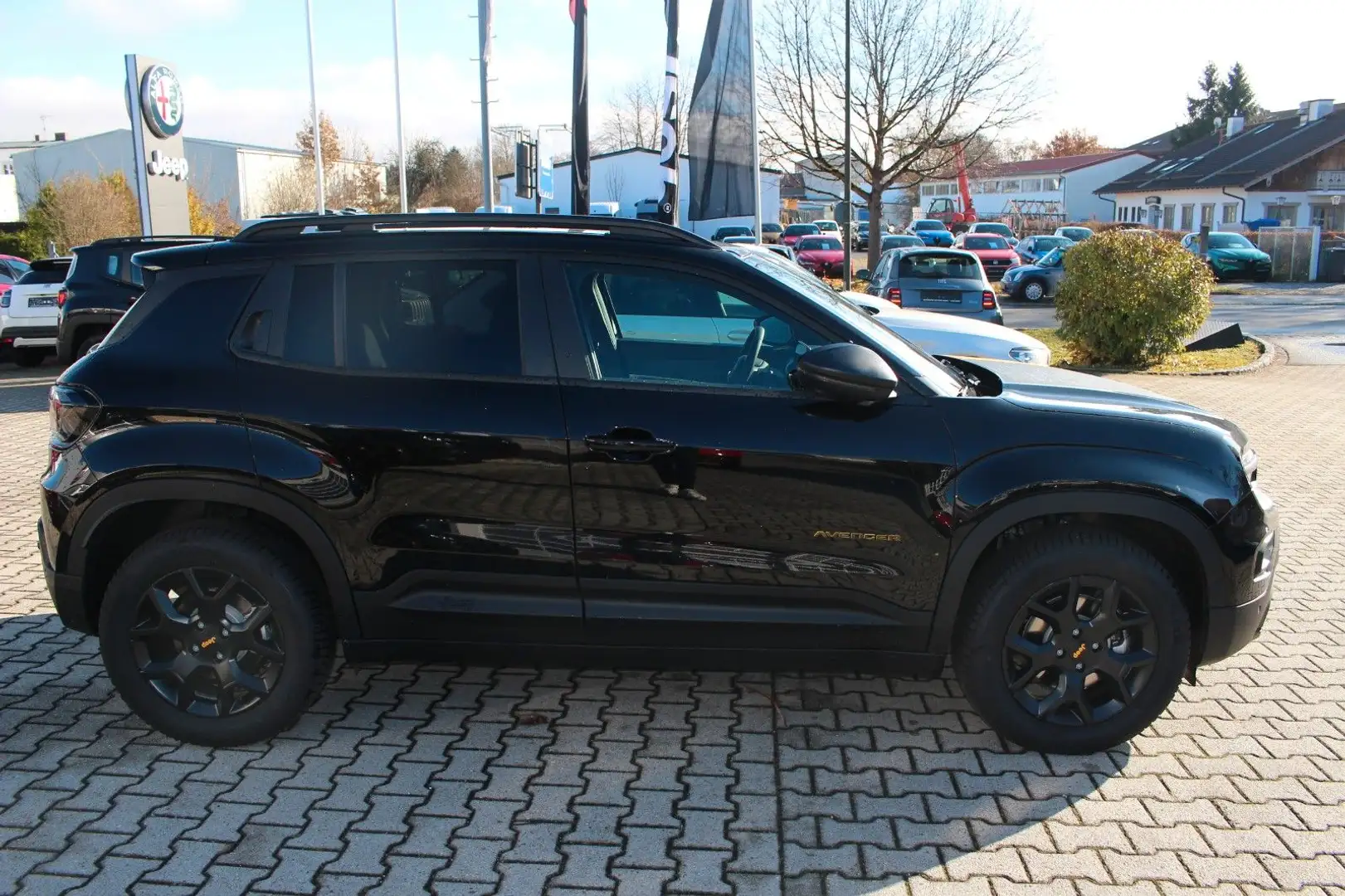 Jeep Avenger The North Face Mild-Hybrid 4xe Schwarz - 2