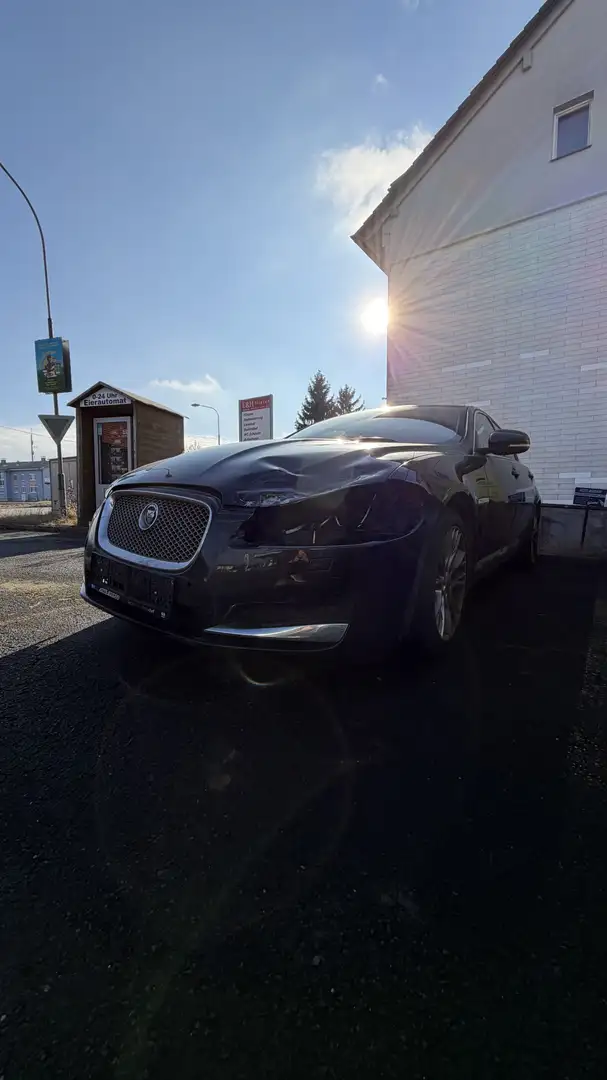 Jaguar XF 2,2 Diesel Schwarz - 2