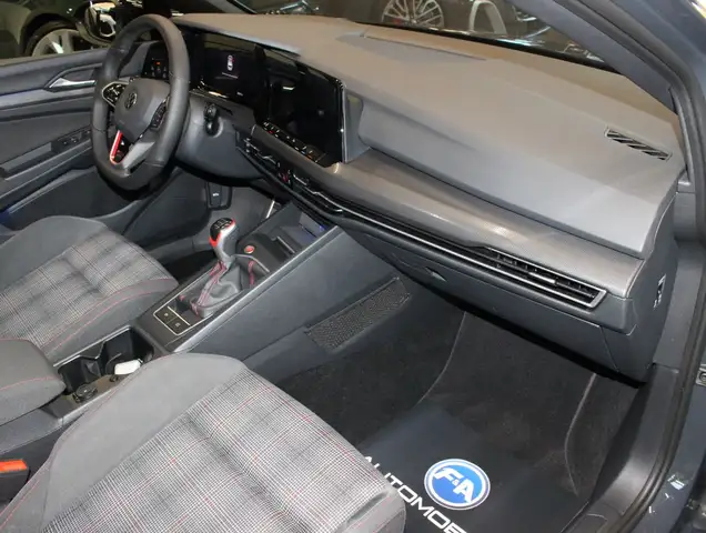 Volkswagen Golf view 11