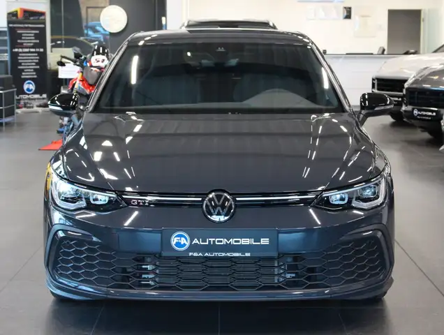 Volkswagen Golf view 3