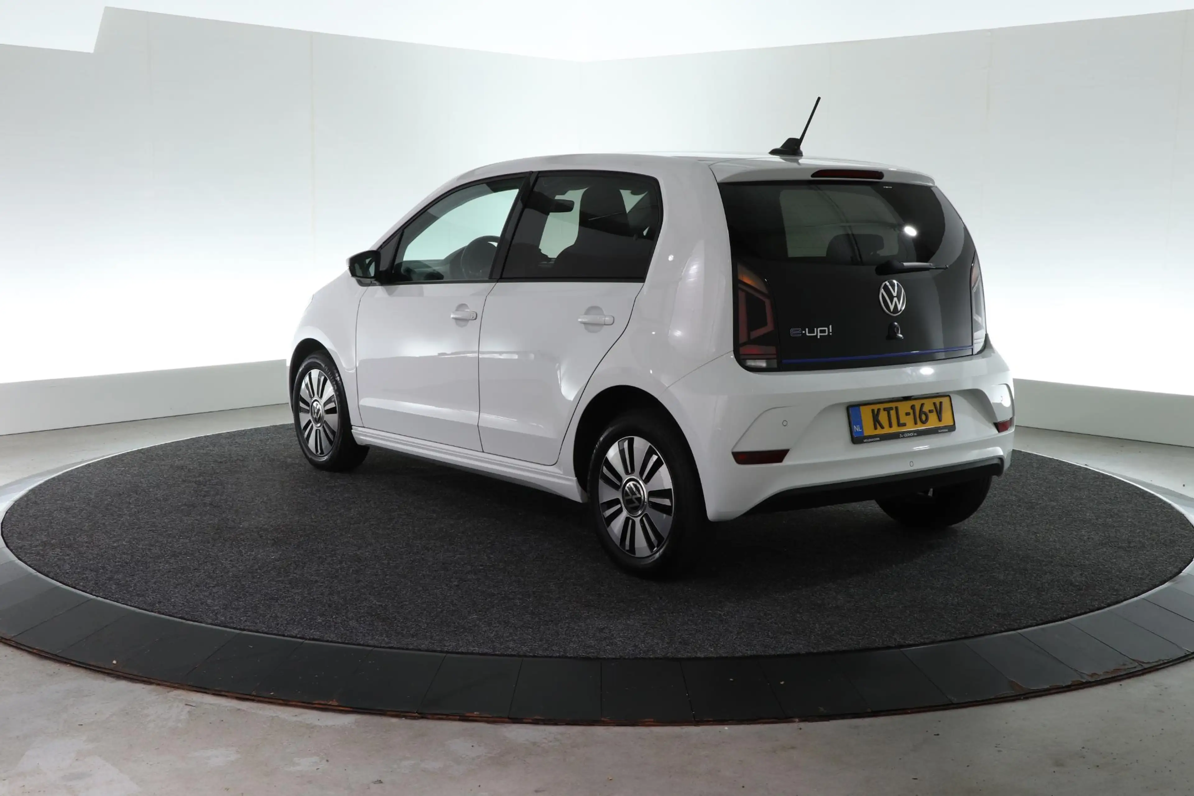 Volkswagen e-up! e-up! Style | CAMERA | CRUISE | SOH 90% | STOELVER — photo 12