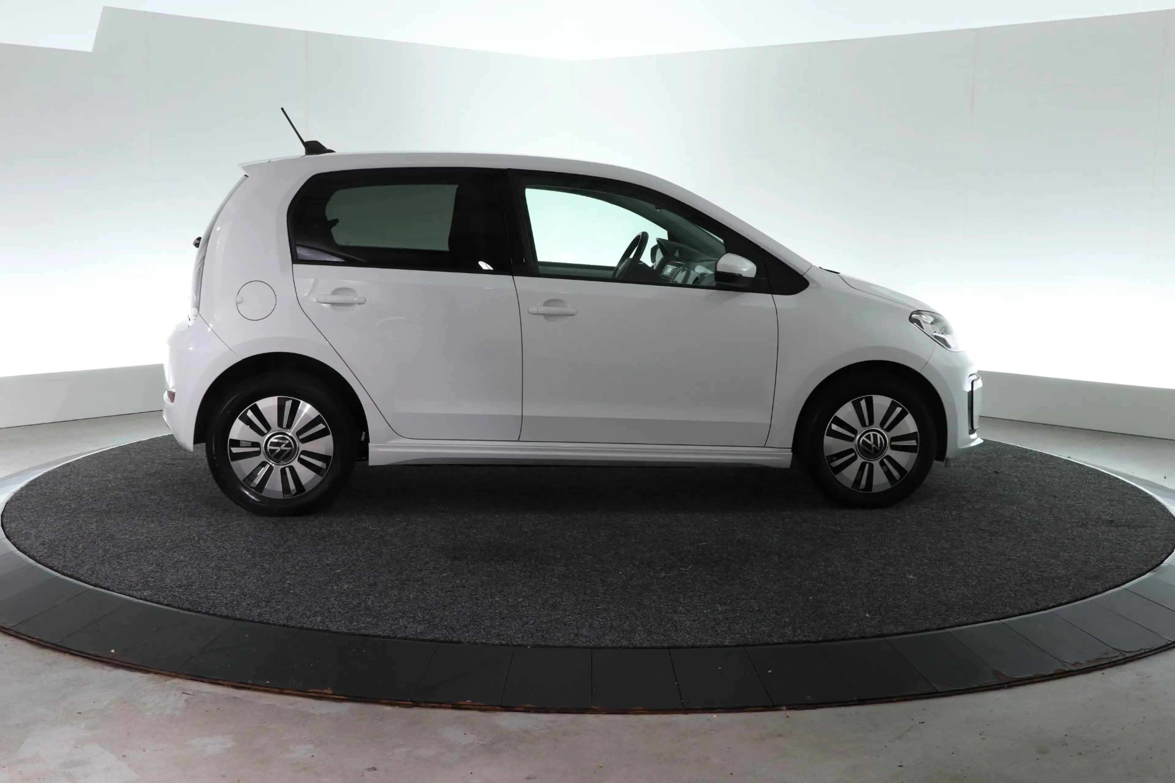 Volkswagen e-up! e-up! Style | CAMERA | CRUISE | SOH 90% | STOELVER — photo 6