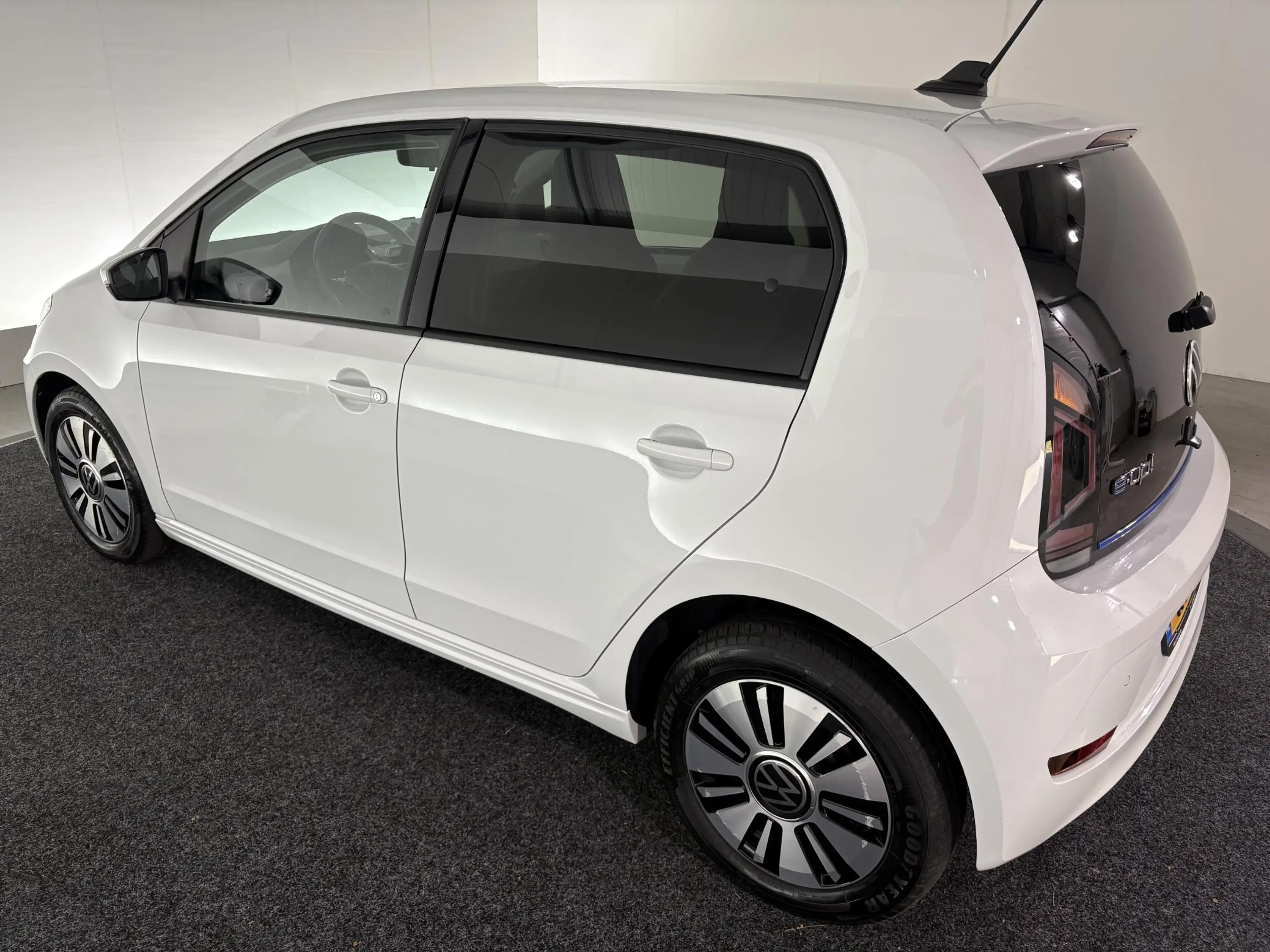 Volkswagen e-up! e-up! Style | CAMERA | CRUISE | SOH 90% | STOELVER — photo 23