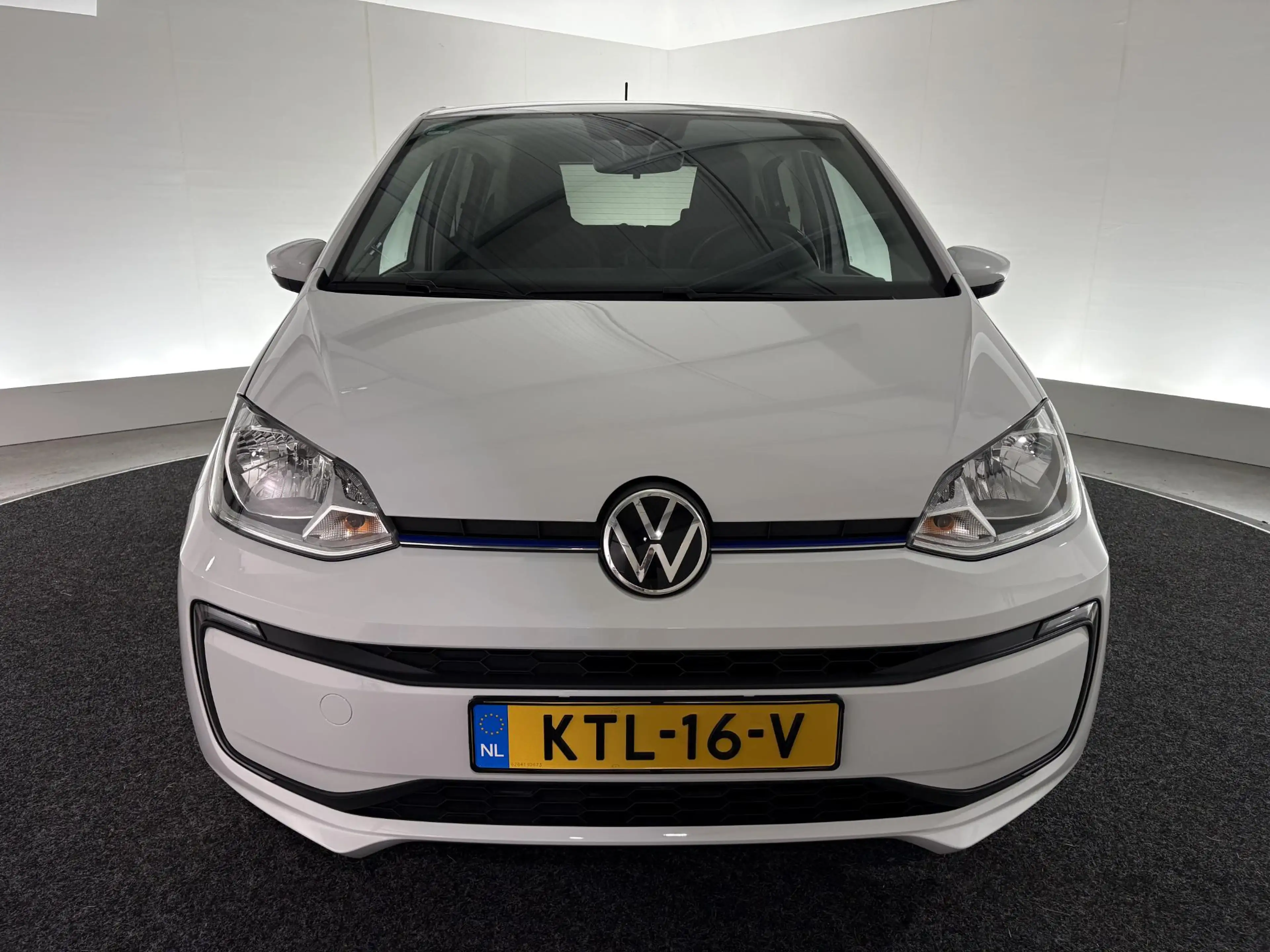 Volkswagen e-up! e-up! Style | CAMERA | CRUISE | SOH 90% | STOELVER — photo 22