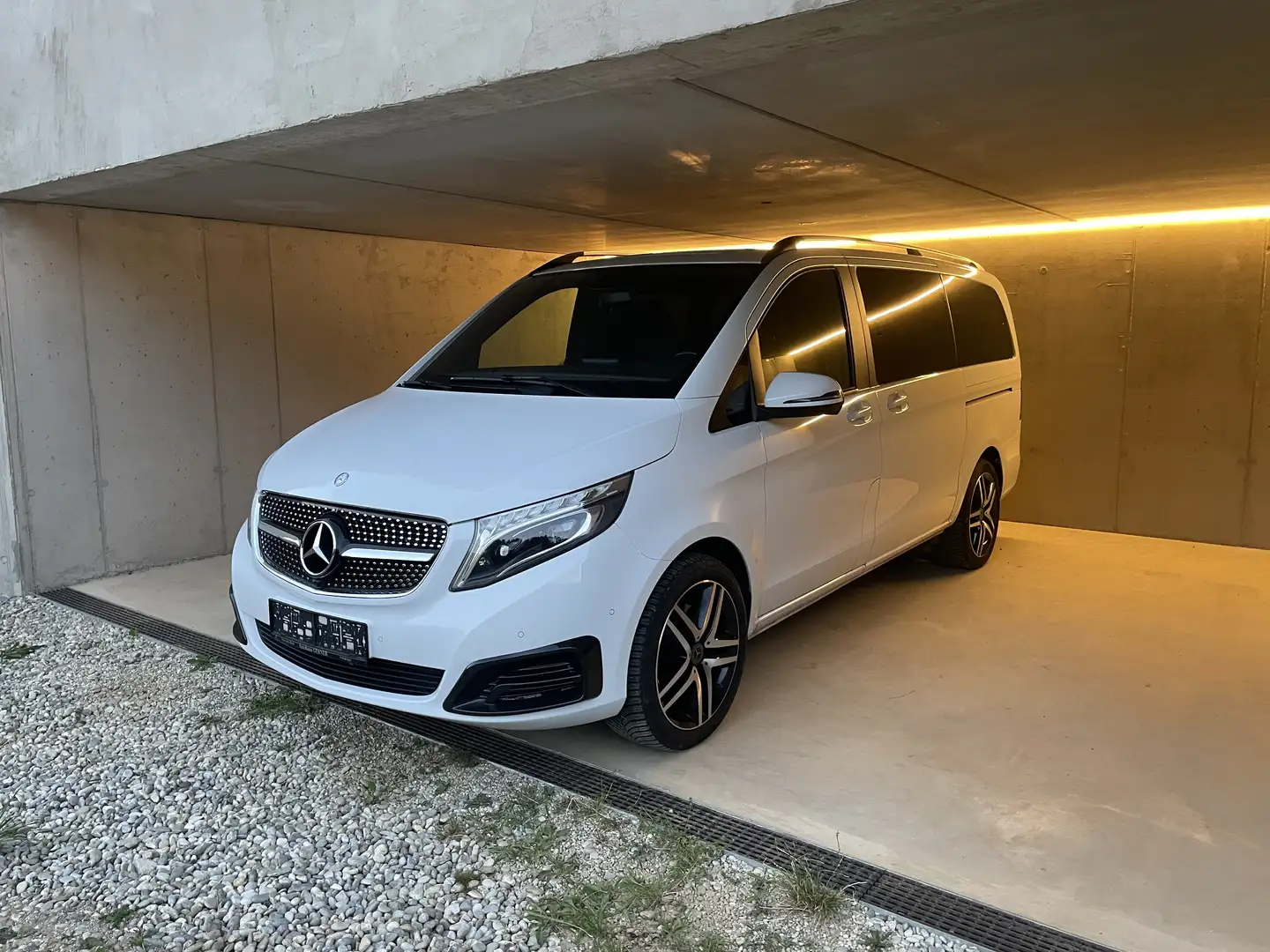 Mercedes-Benz V 220 d 4MATIC lang Aut. - 1