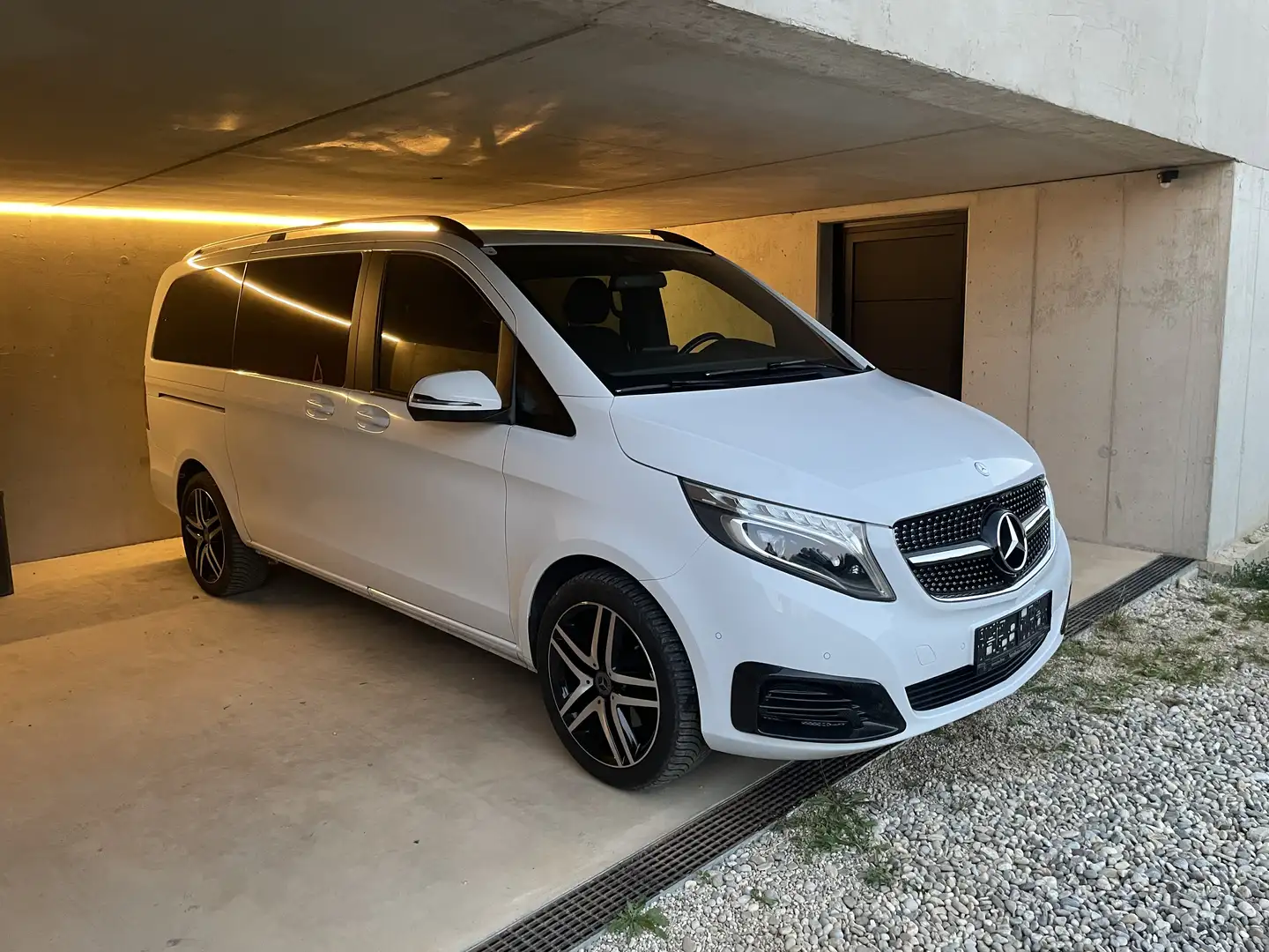 Mercedes-Benz V 220 d 4MATIC lang Aut. - 2