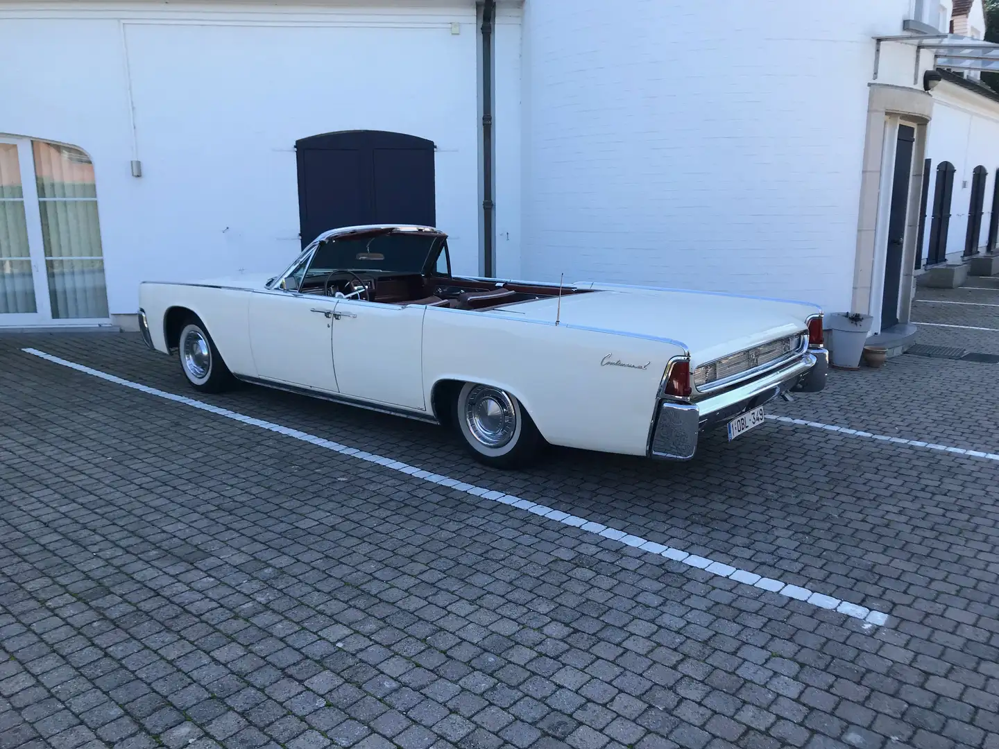 Lincoln Continental White - 1