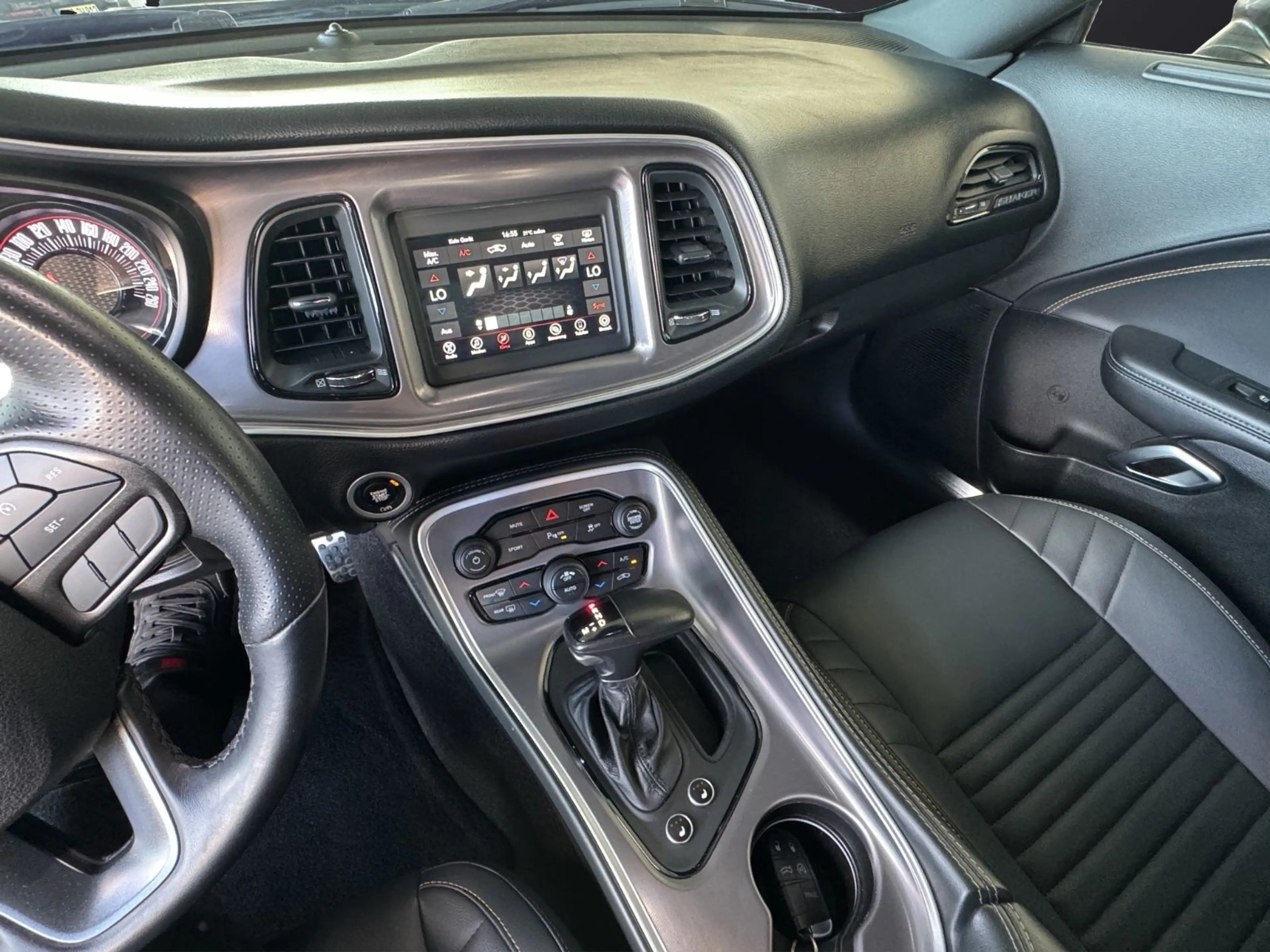 Dodge Challenger 5.7 V8 SRT SHAKER /LEDER/HELLCAT — photo 12