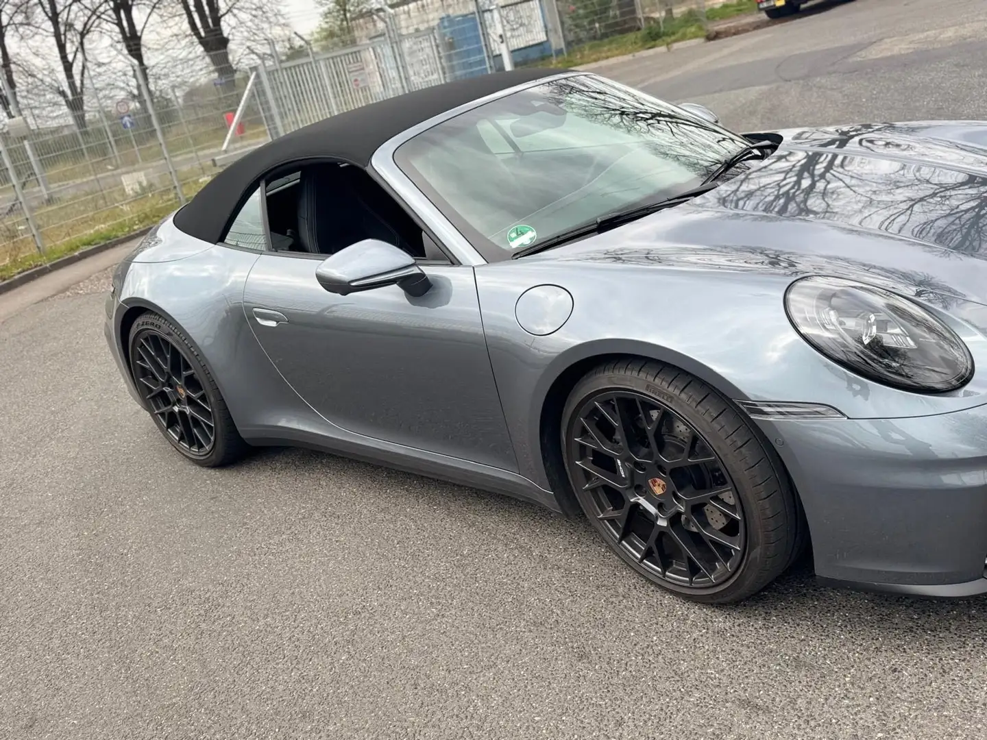 Porsche 992 Carrera Cabrio Grau - 2