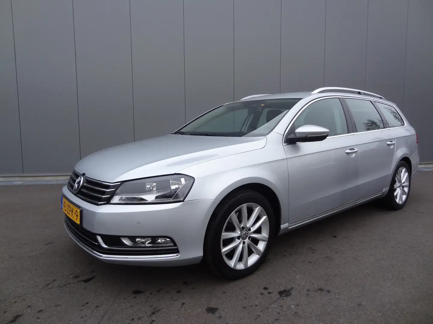 Volkswagen Passat Variant 1.6 TDI High Executive Line | NAVI | STOELVERWARMI Gris - 2