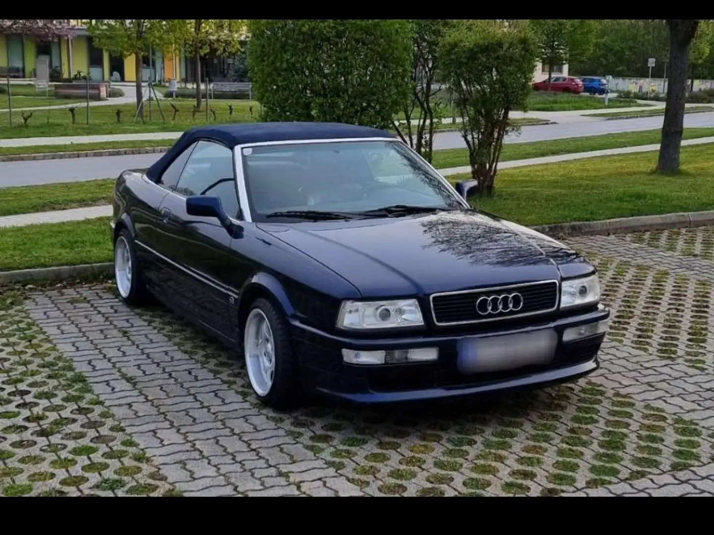 Audi Cabriolet 1,9 TDI Bleu - 1