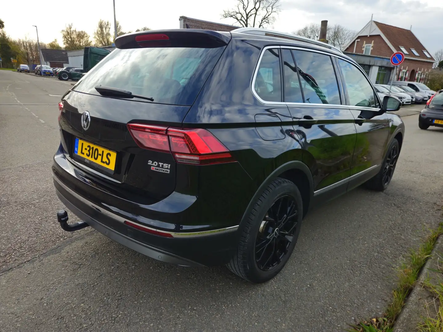 Volkswagen Tiguan 2.0 TSI 4Motion Highline trekhaak Zwart - 2