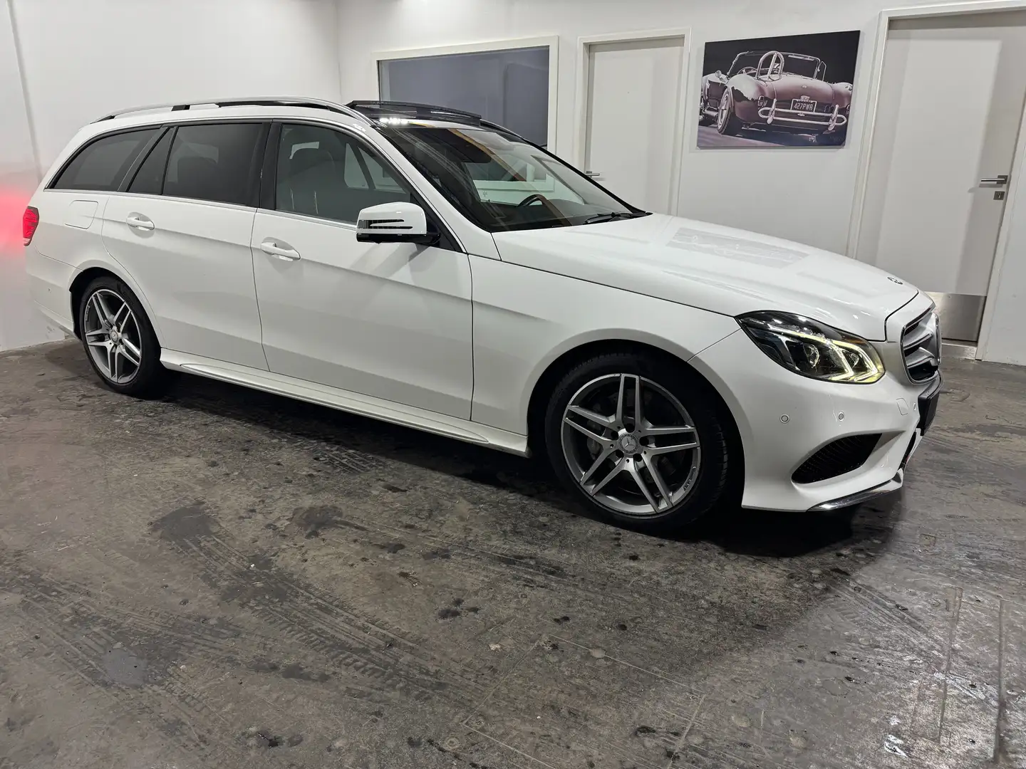 Mercedes-Benz E 350 E 350d 4Matic AMG-Line/Airmatic/Panorama/360° Weiß - 2