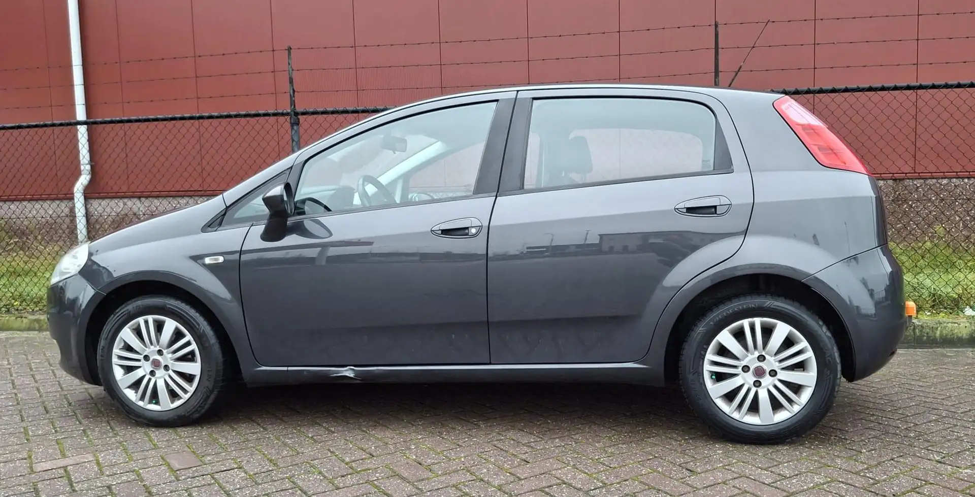 Fiat Grande Punto 1.4 Edizione Lusso Grijs - 2