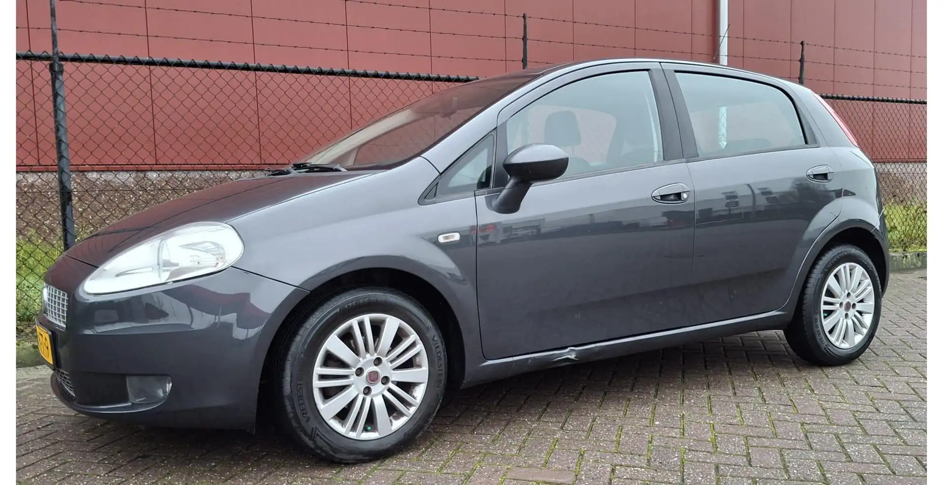 Fiat Grande Punto 1.4 Edizione Lusso Grijs - 1