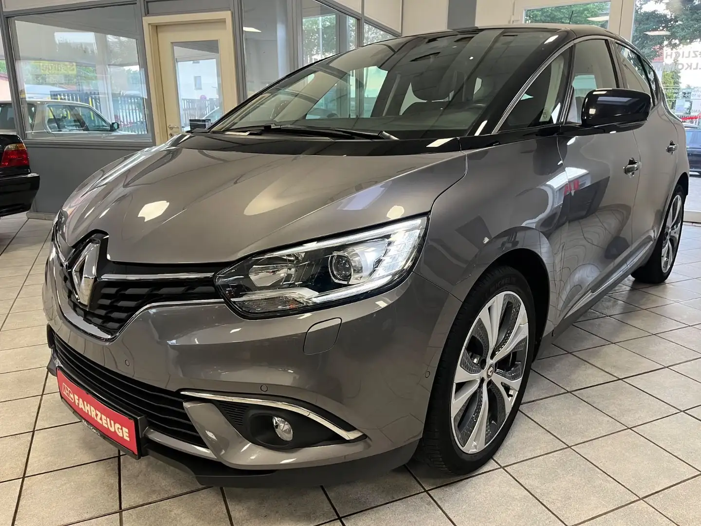 Renault Scenic IV 1.3 TCE Intens Schwarz - 2