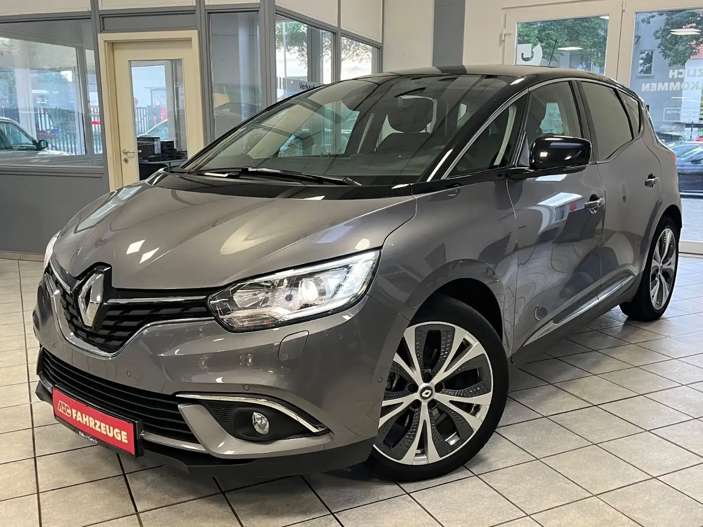 Renault Scenic IV 1.3 TCE Intens Schwarz - 1