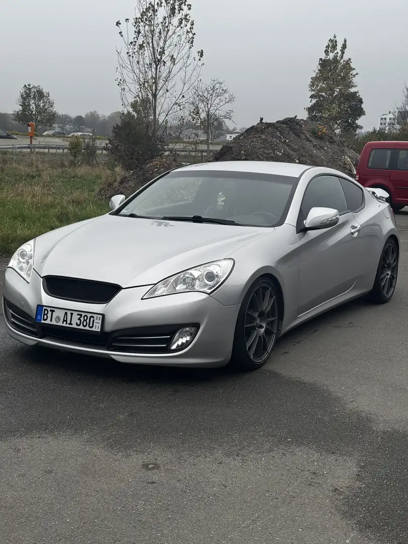 Hyundai Genesis Coupe 3.8 V6 Automatik - 1