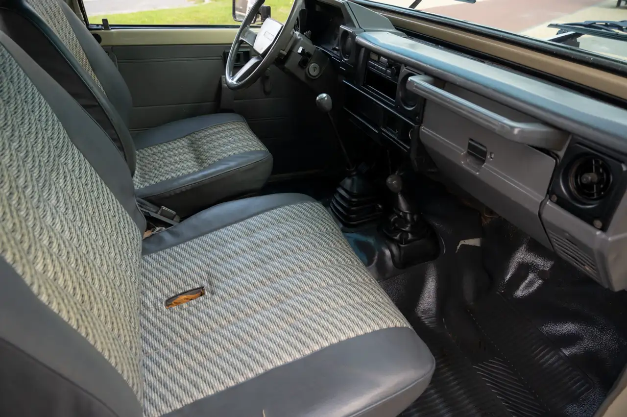Toyota Land Cruiser FZJ73, foto 6