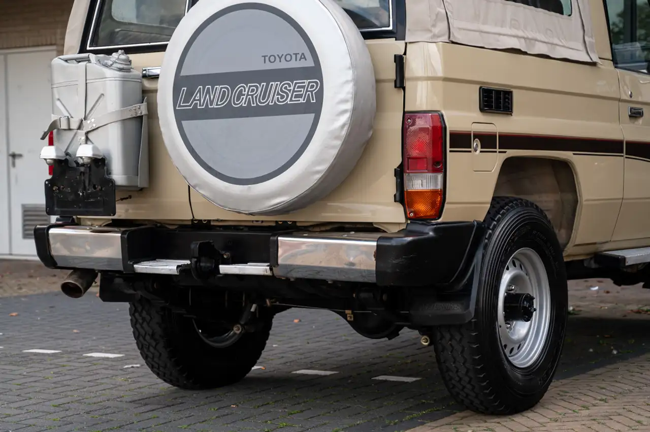 Toyota Land Cruiser FZJ73, foto 4